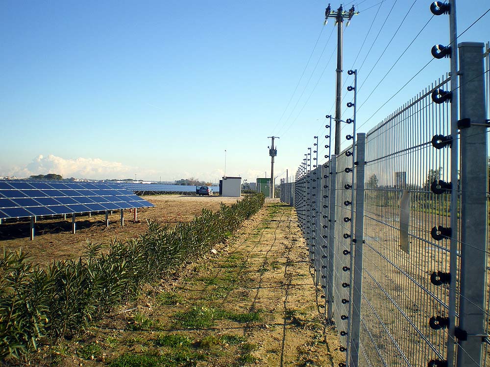 Schutz vor Diebstahl von Solarmodulen in PV-Anlagen und Solarparks