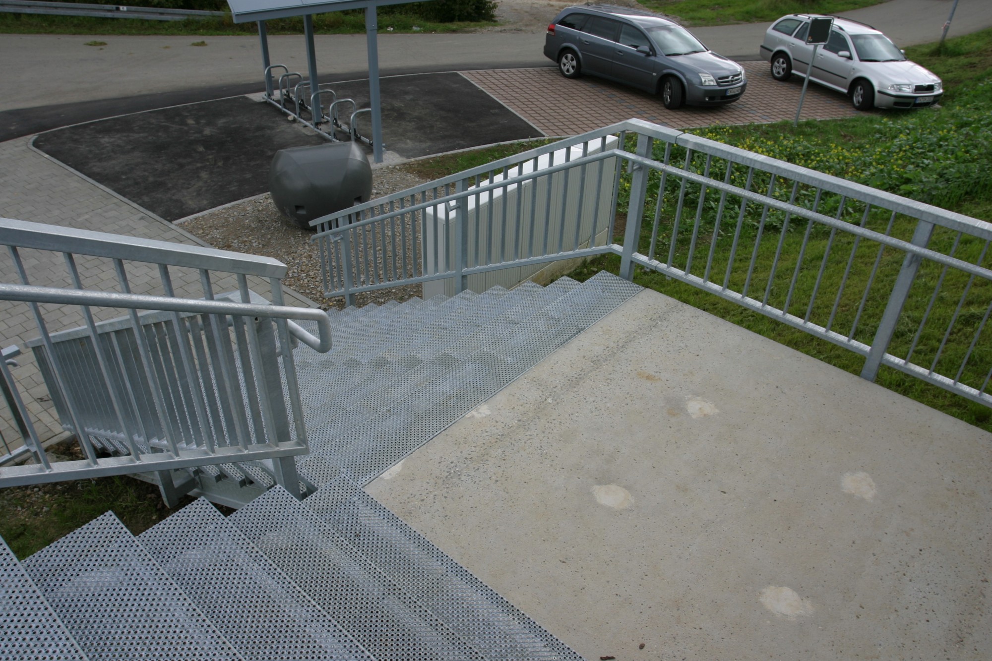 Blechprofilroste für Treppen und Podeste