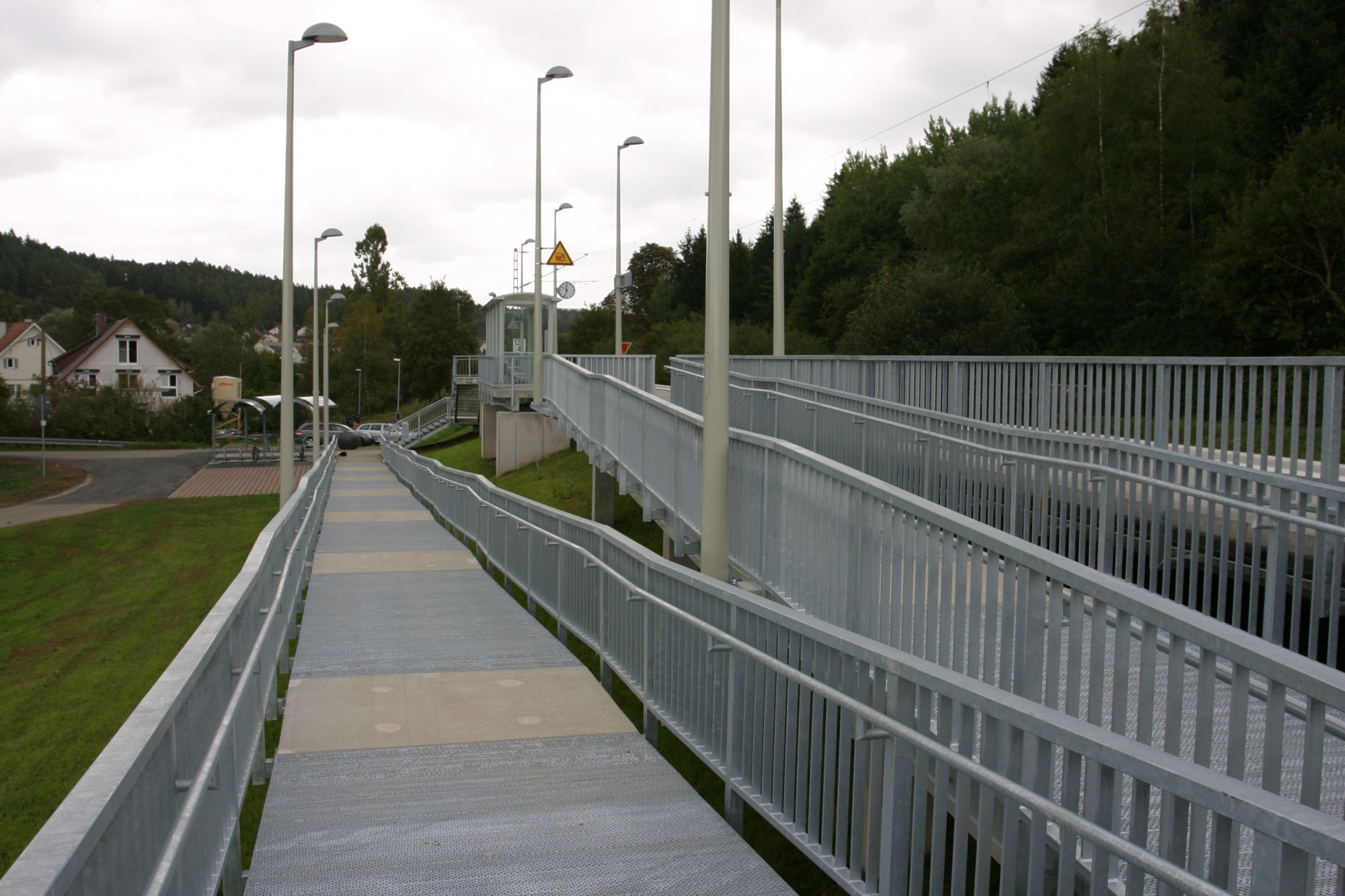 Blechprofilrost als Belag einer Rampenanlage