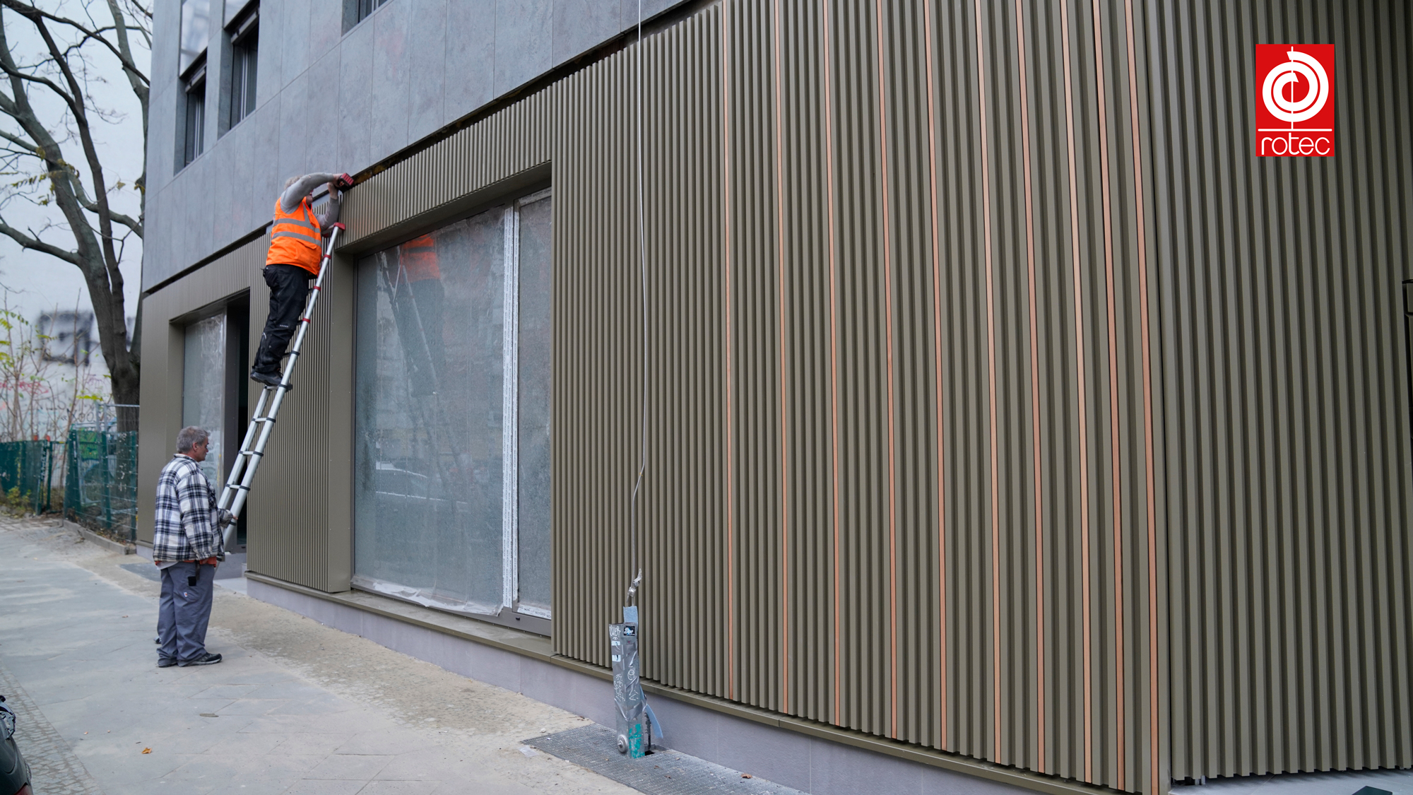 Linarte, Aluminium Fassadenverkleidung mit integriertem Edelholz
